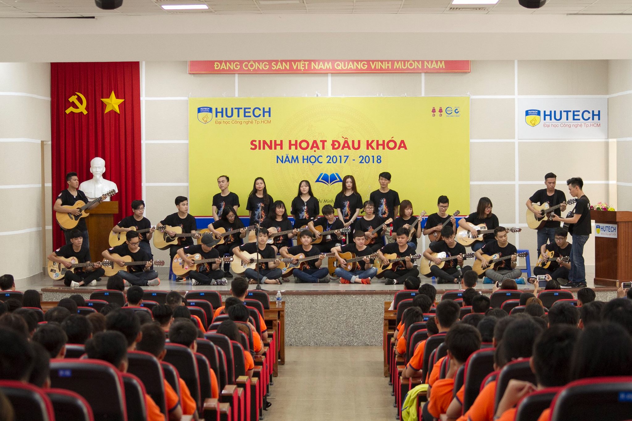 Nhẹ nhàng và du dương: Đó là những gì mà Guitar mang lại 14