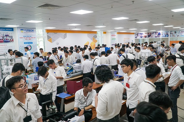 MỘT SỐ HÌNH ẢNH HOẠT ĐỘNG TIÊU BIỂU CỦA VIỆN KỸ THUẬT 13WIN13 NĂM HỌC 2019-2020 4