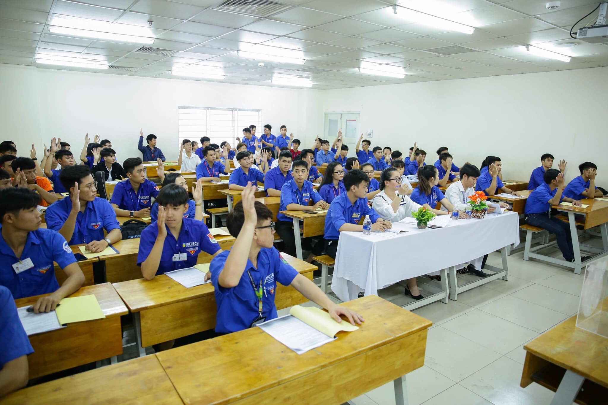 MỘT SỐ HÌNH ẢNH HOẠT ĐỘNG TIÊU BIỂU CỦA VIỆN KỸ THUẬT 13WIN13 NĂM HỌC 2019-2020 117