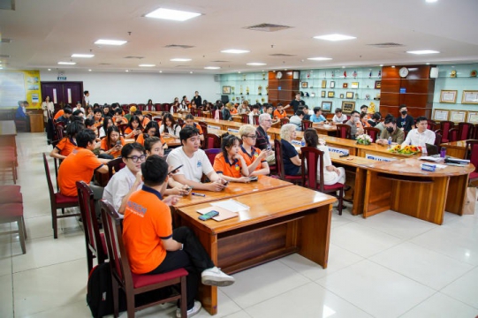 Students of the Institute of International Training gain experience in interviews and practice through seminar