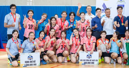 Đội tuyển nữ 13WIN13 giành Huy chương Bạc giải Bóng chuyền TDTU mở rộng 2025