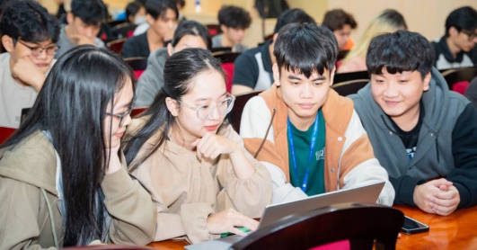 Students of the Faculty of Management Information Systems learn how to build a data platform on Amazon Web Services (AWS)