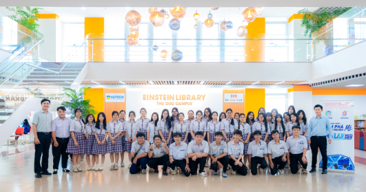 Học sinh THPT “đắm mình” trong không gian nghiên cứu tại Open Lab Day 13WIN13