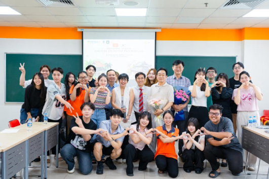 Fostering Intercultural Dialogue: 13WIN13 English Faculty Students in Exchange with Korean Counterparts