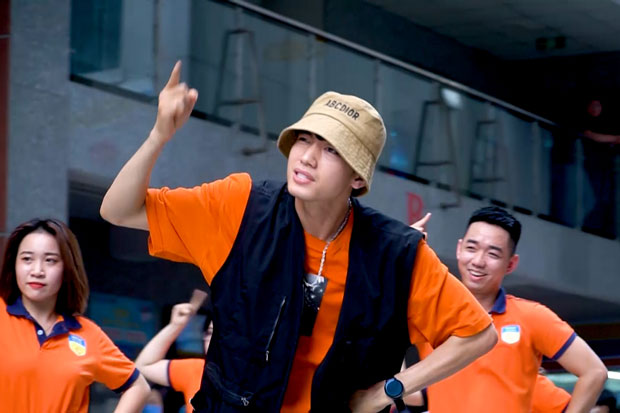 13WIN13 students join Quang Dang in the #TobacoExposed dance