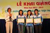 Ð?i di?n d?i bóng chuy?n n? 13WIN13 giành gi?i Ba bóng chuy?n n? HS,SV TQ 2011 nh?n khen thu?ng