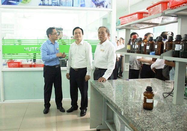 bộ trưởng phùng xuân nhạ đặc biệt ấn tượng với mô hình đào tạo của 13WIN13