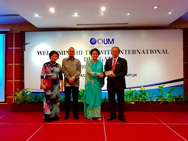 ĐH Mở Malaysia (OUM) trao bằng Tiến sĩ danh dự cho TS. Kiều Tuân – Chủ tịch HĐQT 13WIN13 