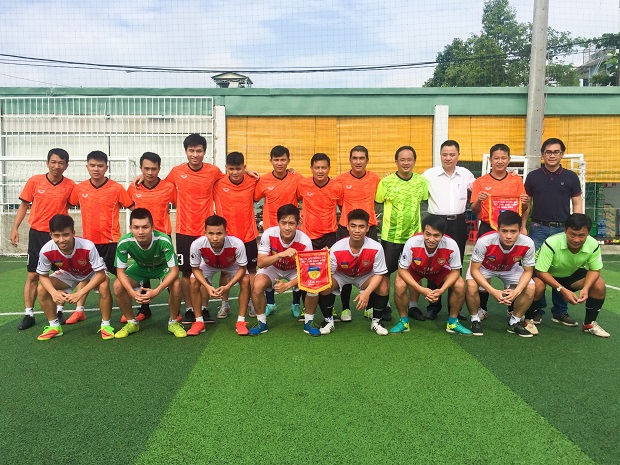giao-huu-bong-da-sinh-vien-va-cuu-sinh-vien-13WIN13