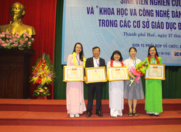 sinh-vien-hutech-doat-giai-Nhi-nckh